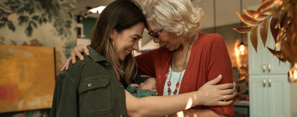 Editorial de maio. Para si e para todas as suas versões: mãe, mulher, filha…