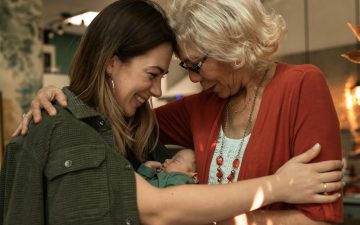 Editorial de maio. Para si e para todas as suas versões: mãe, mulher, filha…