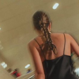 Tran&ccedil;as, tran&ccedil;as e mais tran&ccedil;as: 4 penteados para arrasar nos festivais de ver&atilde;o
