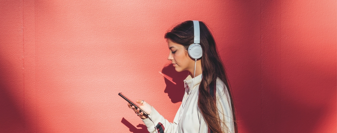 A música violenta e misógina que os adolescentes ouvem