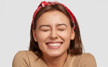 Sabia que as suas rugas podem ter origem emocional? Isto é o que diz uma especialista