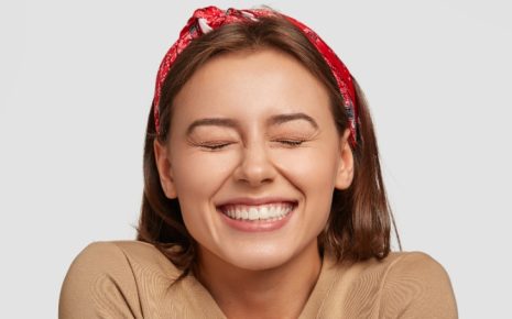 Sabia que as suas rugas podem ter origem emocional? Isto é o que diz uma especialista