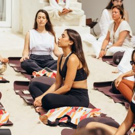 Meditação, yoga e areia nos pés: foi assim o retiro da Rituals