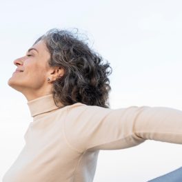Este nutriente é uma bênção para as mulheres na menopausa. Adivinha qual é?