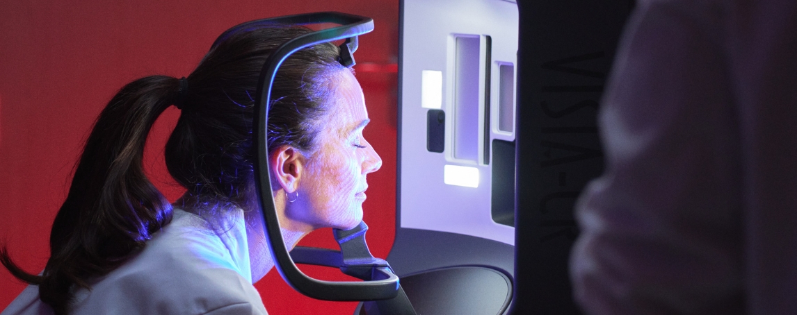 Cláudia Vieira prova a eficácia de Revitalift Laser: pele firme, lisa e luminosa