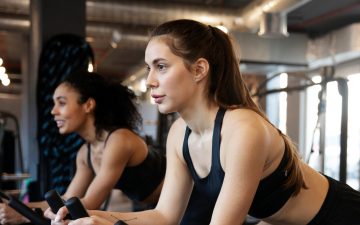 Vai ao gin&aacute;sio regularmente? Fa&ccedil;a isto para n&atilde;o estragar o cabelo