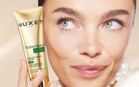 Combater as manchas ou o envelhecimento? Com este creme, não tem de escolher