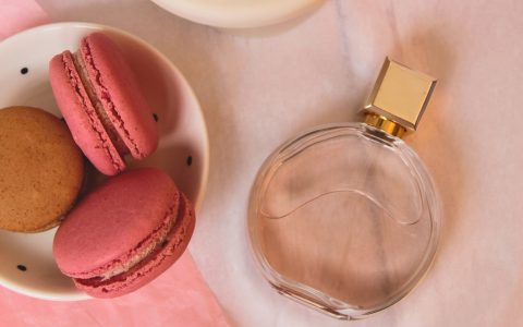 Perfumes gourmands: por que adoramos fragrâncias que cheiram a sobremesa?
