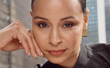 A base que j&aacute; n&atilde;o &eacute; s&oacute; maquilhagem, &eacute; cuidado que se v&ecirc;