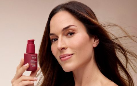 Cabelo saudável começa na raiz (e esta rotina é a prova disso)