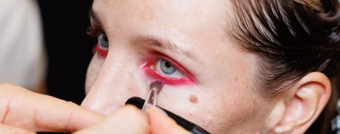 Eyemaxxing, a tendência que realça a cor dos olhos