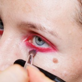 Eyemaxxing, a tend&ecirc;ncia que real&ccedil;a a cor dos olhos