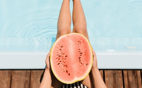 Como acabar com a reten&ccedil;&atilde;o de l&iacute;quidos no ver&atilde;o, segundo uma nutricionista