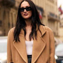 20 looks para usar em outubro, entre o calor e o frio