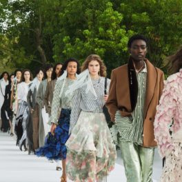 Jonathan Anderson imprime leveza e movimento &agrave; cole&ccedil;&atilde;o Woman Summer 2027