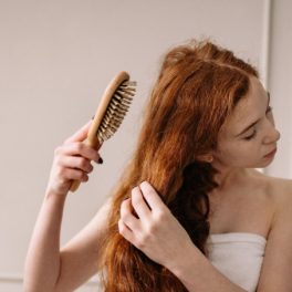 &Eacute; tiro e queda: quando se deve preocupar com a queda de cabelo