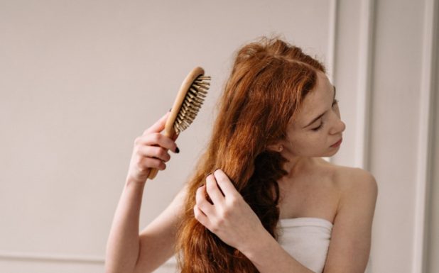 &Eacute; tiro e queda: quando se deve preocupar com a queda de cabelo