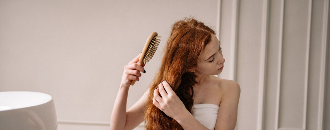 É tiro e queda: quando se deve preocupar com a queda de cabelo