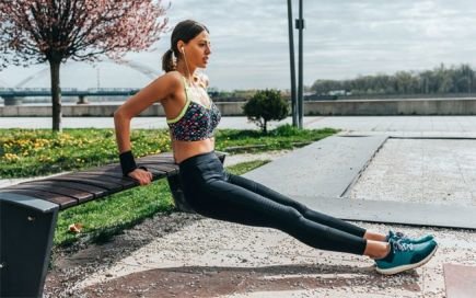 5 exercícios para fazer num banco de jardim