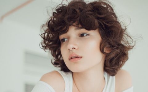 Quais os cuidados que devemos ter com os piercings? Um dermatologista explica