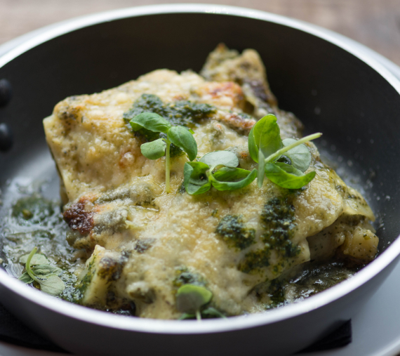 Lasanha com pasta de ervilhas e mozzarella